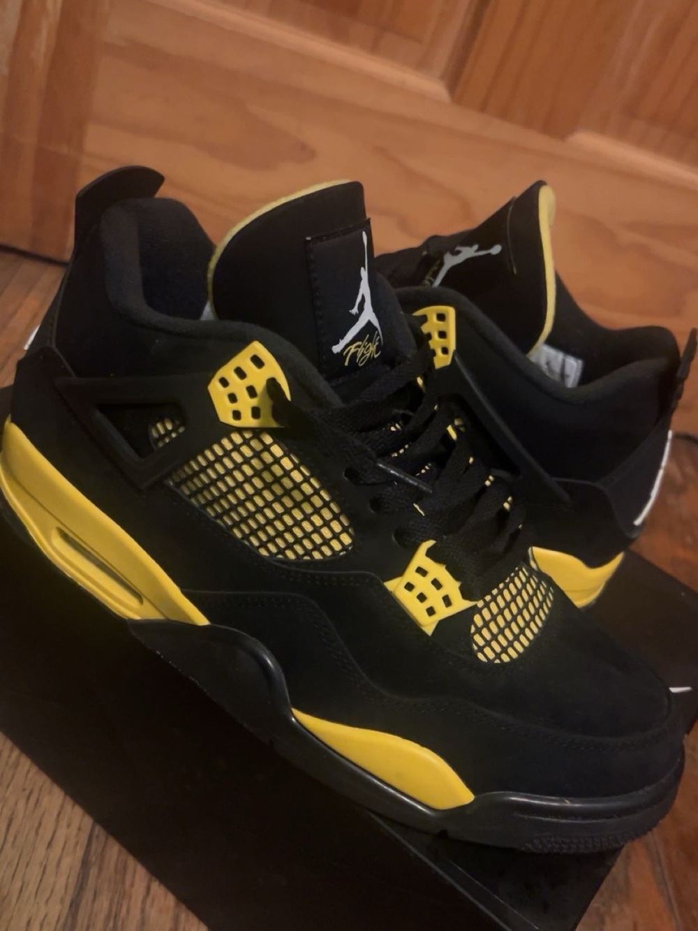 Air Jordan 4 Retro yellow thunder Men’s Sneake